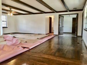 A room with wood floors and pink walls.