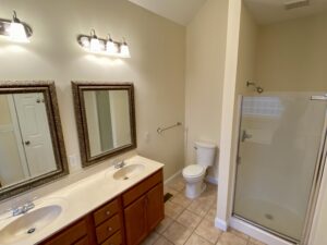 A bathroom with two sinks and a toilet.