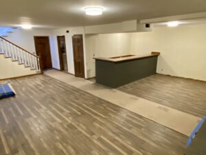 A room with wooden floors and a bar in the center.