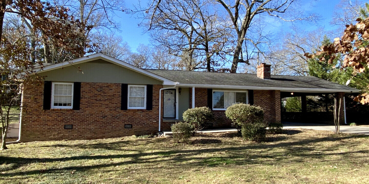 Single-story brick ranch with front yard